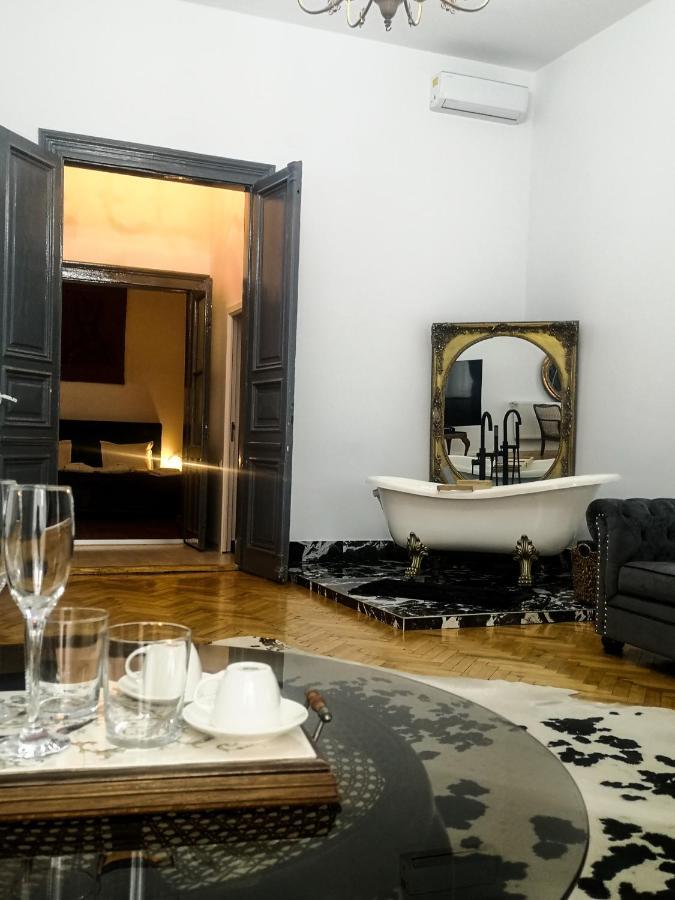 Mansion Josephina Apartment คลูจ-นาโปกา ภายนอก รูปภาพ
